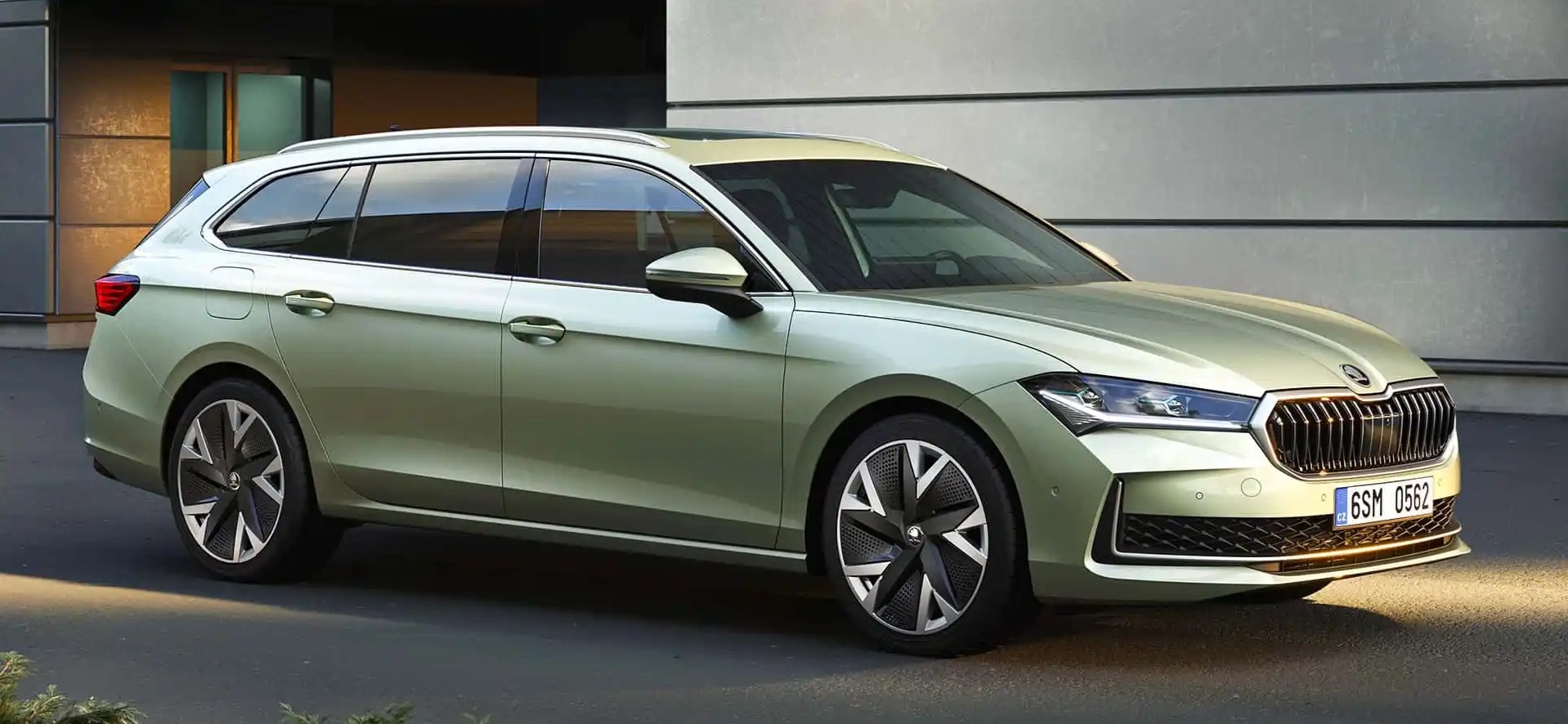 2025 Superb Wagon (2)